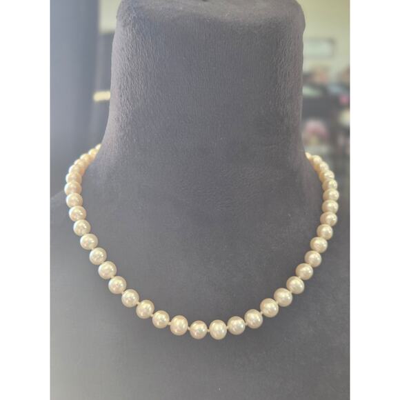 585 stamped (14k gold) and pearl necklace. 18 in length when unclasped. - Picture 2 of 6